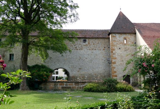 02 - Stadtmauer mit Graben