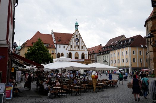 05 - Marktplatz mit Rathaus